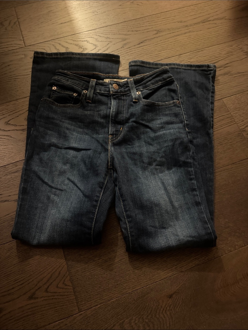 Flare Levi Jeans in Dark Indigo Wash